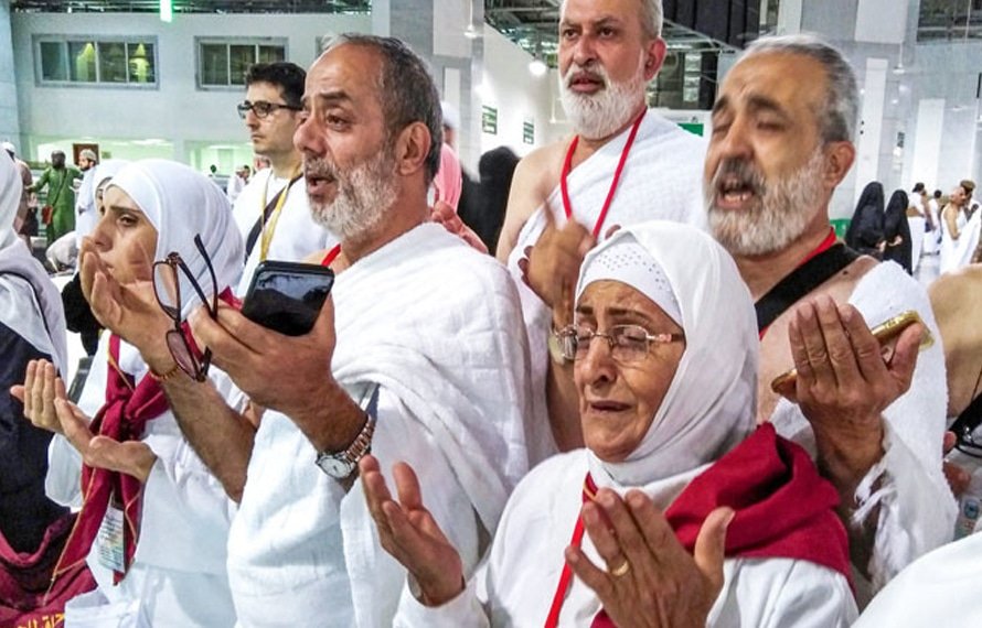 حج کی برکتیں: اندھے پن کا شکار مصری خاتون کی بینائی لوٹ آئی