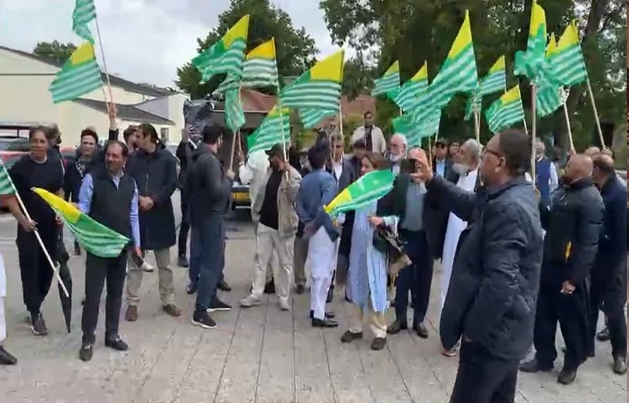 ڈنمارک : پاکستانیوں کا بلوچستان میں بھارتی پراکسی دہشتگردی کیخلاف بڑا احتجاج،روی شنکر بھاگ نکلا