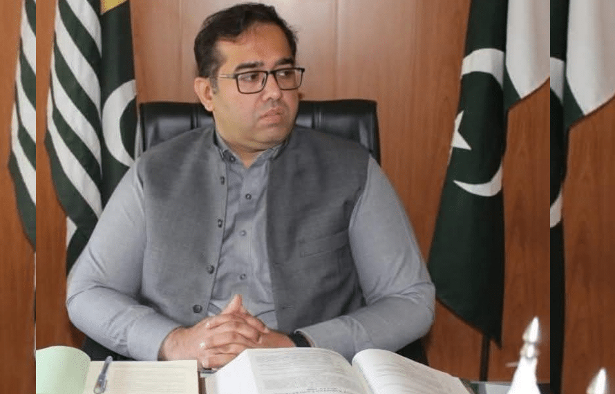 ڈاکٹر عمر اعظم کا اعزاز،آل پاکستان ایڈمنسٹریٹو سروس کا امتحان ٹاپ کر لیا