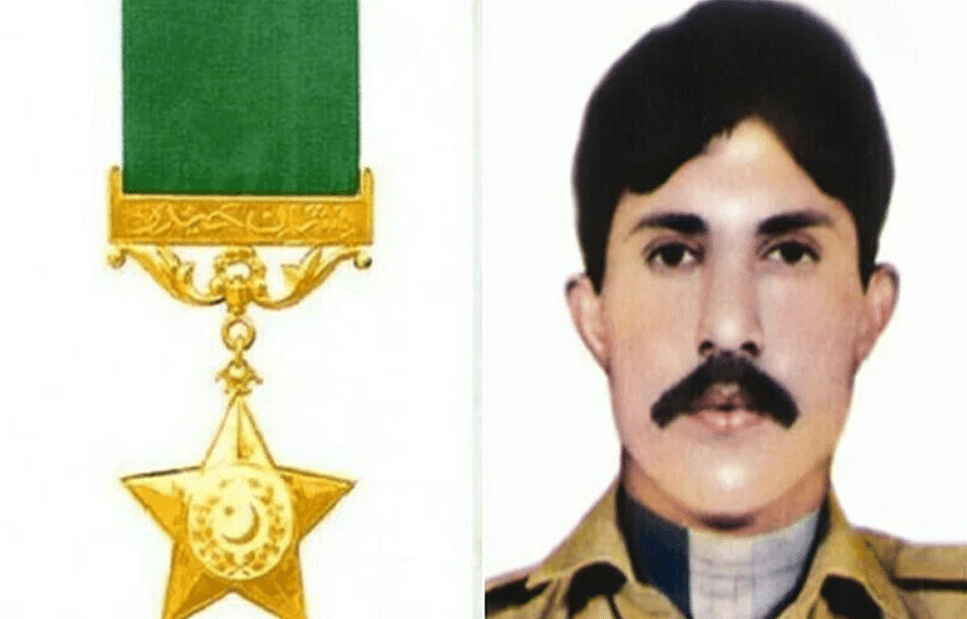 کارگل جنگ کے ہیرو حوالدار لالک جان شہید کو برسی پر مسلح افواج کا شاندار خراج عقیدت