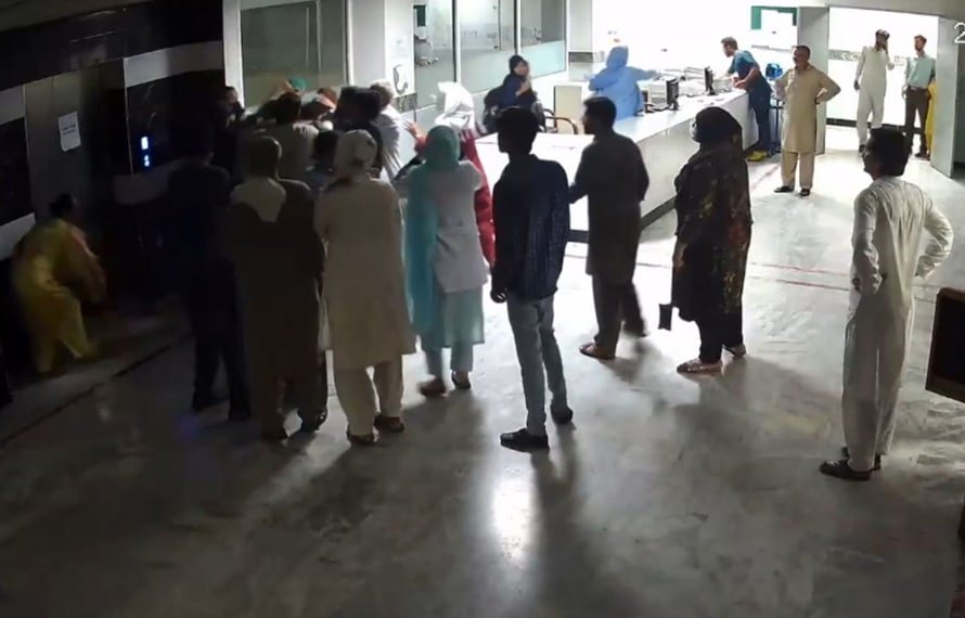 ا ے ایم آئی کارڈ یک جنرل ہسپتال مظفرآباد میں ہنگامہ آرائی ،توڑ پھوڑ، املاک کو نقصان