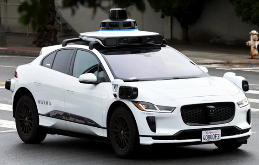 پاکستانی انجینئرز کا بڑا کارنامہ،بغیر ڈرائیور کے چلنے والی کار کا کامیاب تجربہ کر لیا