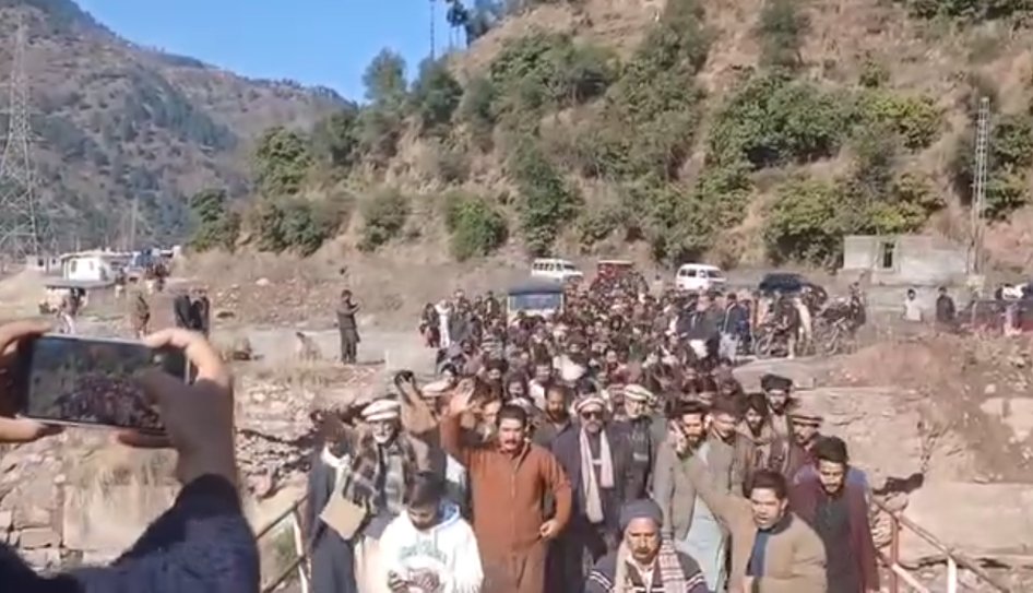 آزادکشمیر میں چارٹرآف ڈیمانڈ کیلئے احتجاجی مظاہرہ