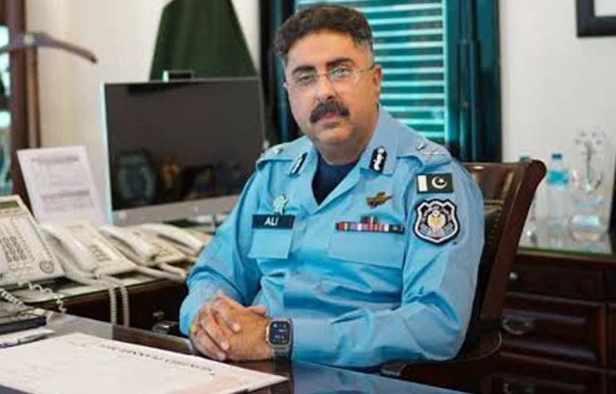 علی ناصر