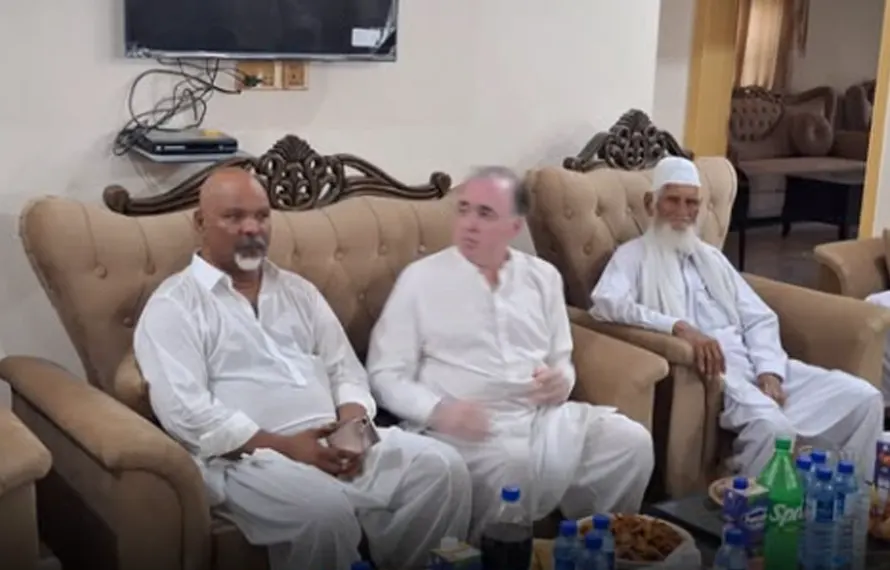 حاجی غلام مصطفیٰ کی درجنوں خاندانوں سمیت مسلم لیگ میں شمولیت، سابق وزیر چوہدری مسعود خالد کو گنچوڑ سے بڑا سیاسی دھچکا