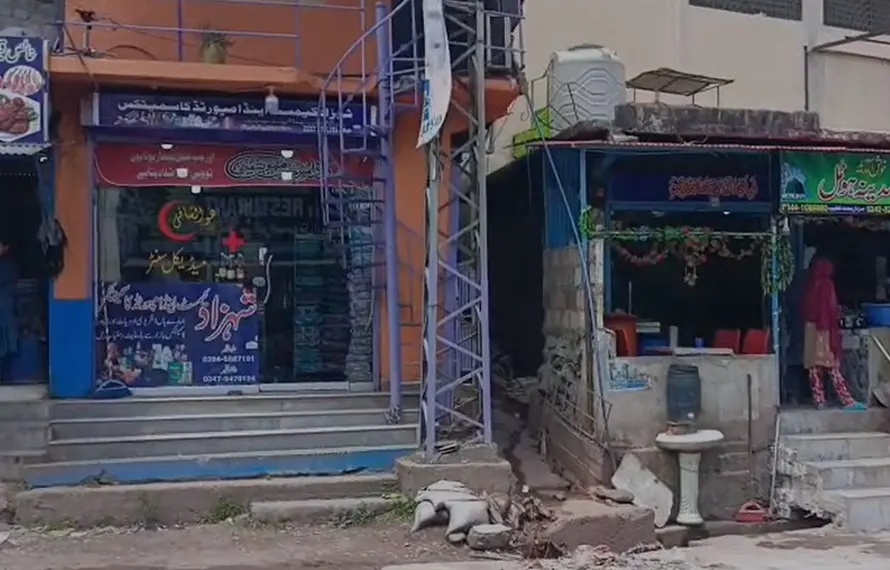 مسلسل بندشوں سے دیہاڑی دار مزدور فاقہ کشی پر مجبور؛ شہریوں کا احتجاجی سلسلہ ختم کرنے کا مطالبہ