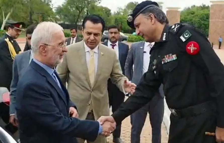 ایرانی وزیر داخلہ سکندر مومنی کا پاکستان مونومنٹ کا دورہ، یادگارِ شہداء پر حاضری