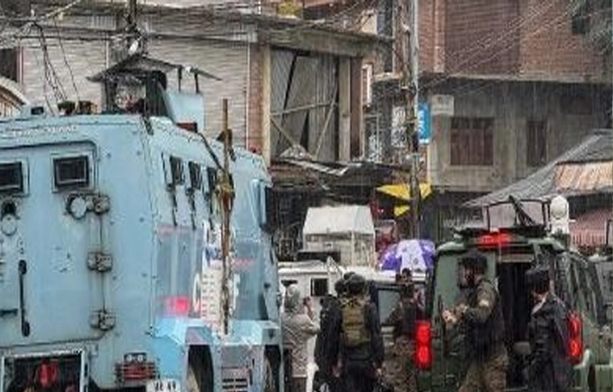 مقبوضہ کشمیر: بھارتی فوج کا کریک ڈاؤن، 3500کشمیری گرفتار، متعدد مکان مسمار