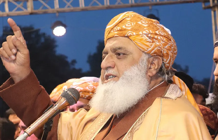 مولانا فضل الرحمان کے متنازع بیان پر سیاسی قیادت برہم، معافی کا فوری مطالبہ