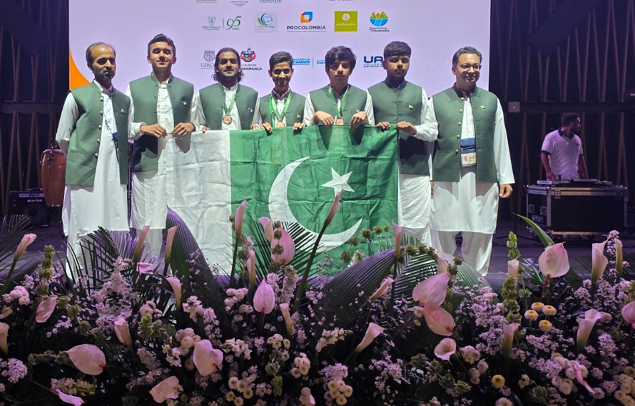 ایک اور عالمی اعزاز:56ویں انٹرنیشنل فزکس اولمپیاڈ میں پاکستان نے تین کانسی کے تمغے جیت لئے