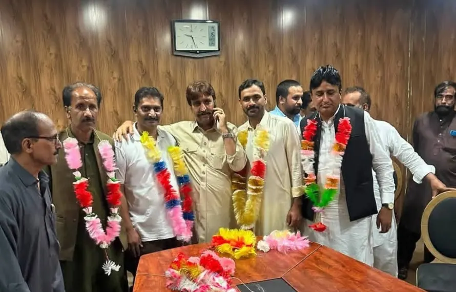 وارڈ ٹمبی کے معزز خاندان راجہ ثاقب مجید کی قیادت پر اعتماد کرتے ہوئے مسلم لیگ (ن) میں شامل