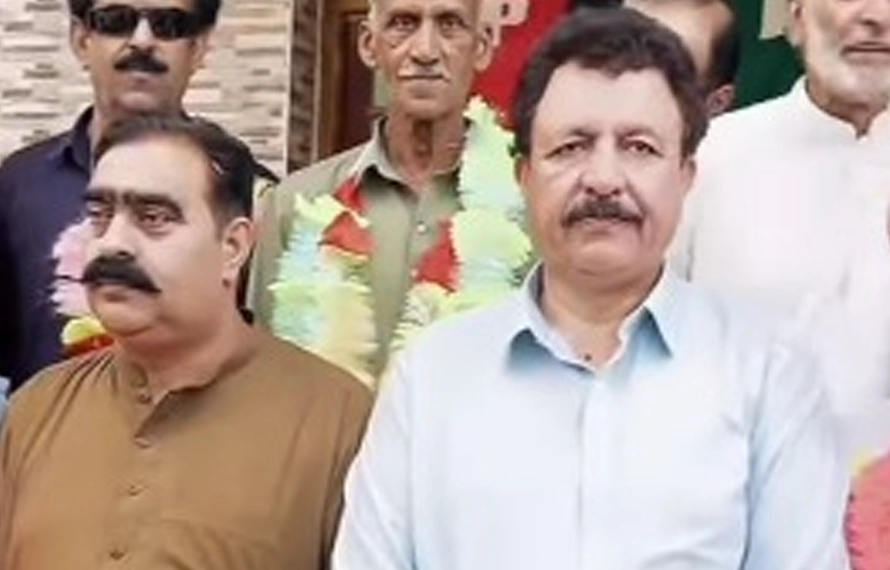 سردار مختارعباسی کے حق میں 9 امیدوار دستبردار، کاغذات نامزدگی واپس