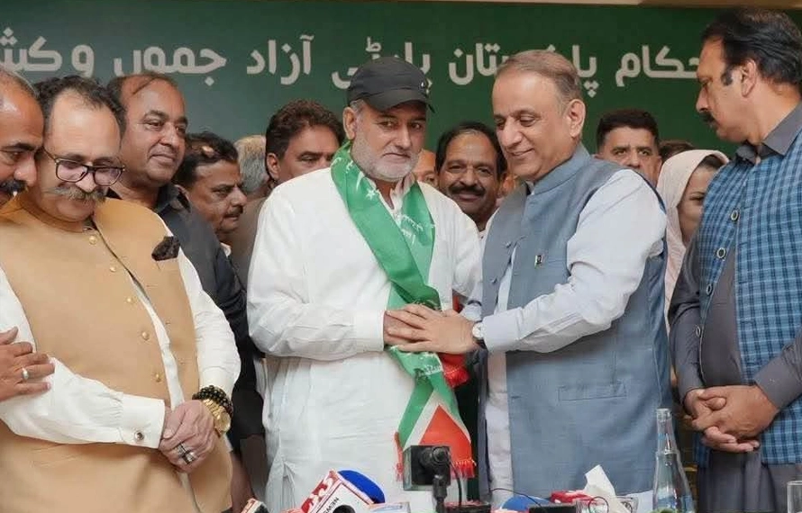 نائب صدرپی ٹی آئی آزادکشمیر افتخار طیب عہدے سے مستعفی، استحکام پارٹی میں شامل