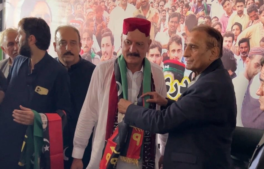ثاقب مجید کو بڑا جھٹکا، دولائی سے راجہ رفاقت بھٹو پیپلزپارٹی میں شامل