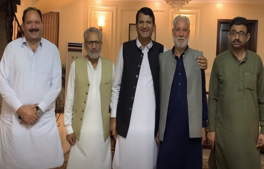 امیر مقام کی بڑی کامیابی، مرتضیٰ گیلانی چوہدری شہزاد کے حق میں دستبردار
