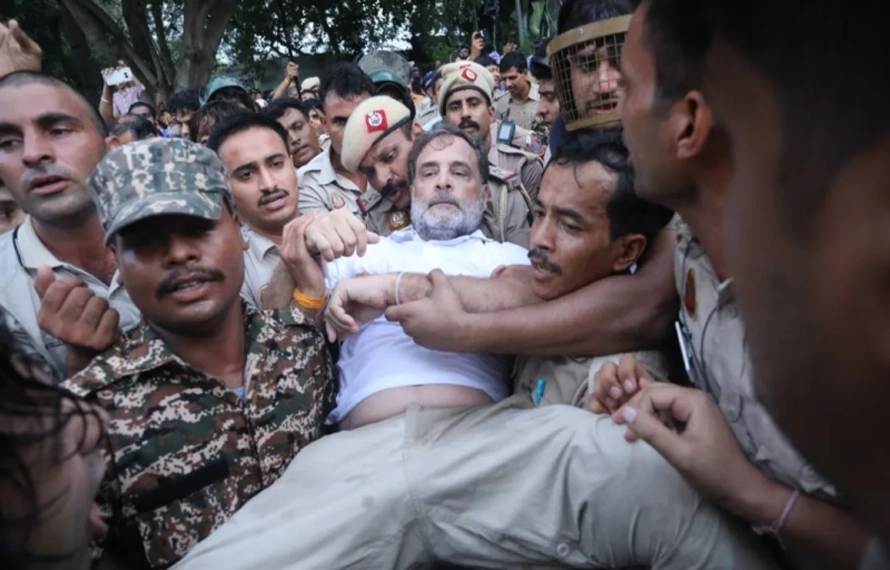بھارت میں پرامن احتجاج جرم بن گیا، راہول گاندھی،پریانکا گاندھی گرفتار