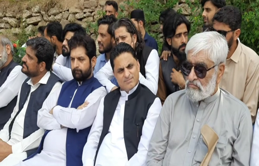 ساجد اقبال عباسی کی دبنگ انٹری، سردار عتیق خان کیلئے خطرے کی گھنٹی بج گئی