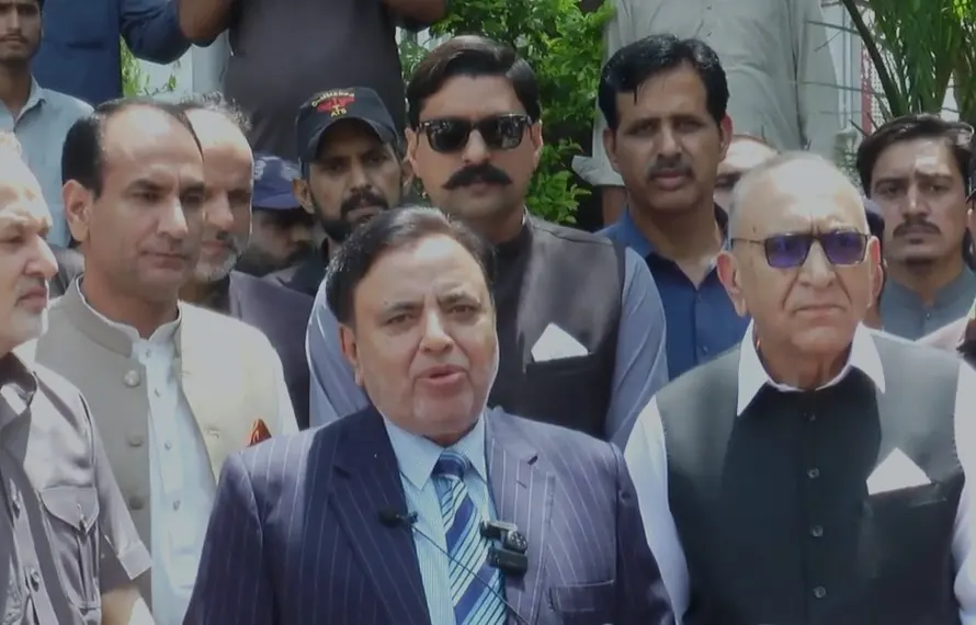ایل اے 27 میں ووٹس اب 4 اگست کو ڈالے جائیں گے: چیف الیکشن کمشنر