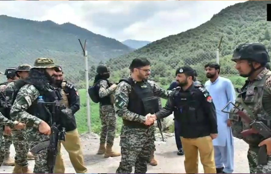 یومِ شہدائے پولیس: مقامی کمانڈرز کے پولیس ہیڈکوارٹرز اور تھانوں کے دورے، شہداء کو خراجِ عقیدت