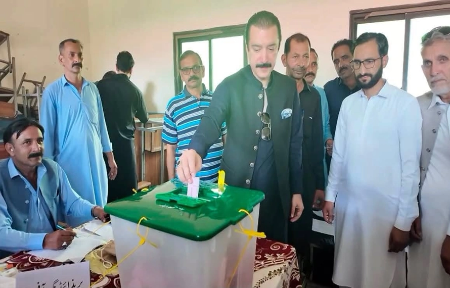 آزاد کشمیر الیکشن: پیپلزپارٹی کے امیدوار فیصل ممتاز راٹھور نے بازی پلٹ دی