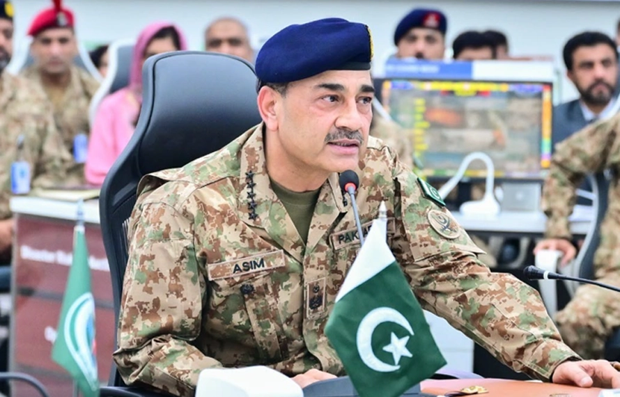 فیلڈ مارشل عاصم منیر کا این ڈی ایم اے ہیڈکوارٹرکا دورہ، مون سون خطرات سے نمٹنے کی تیاریوں پربریفنگ