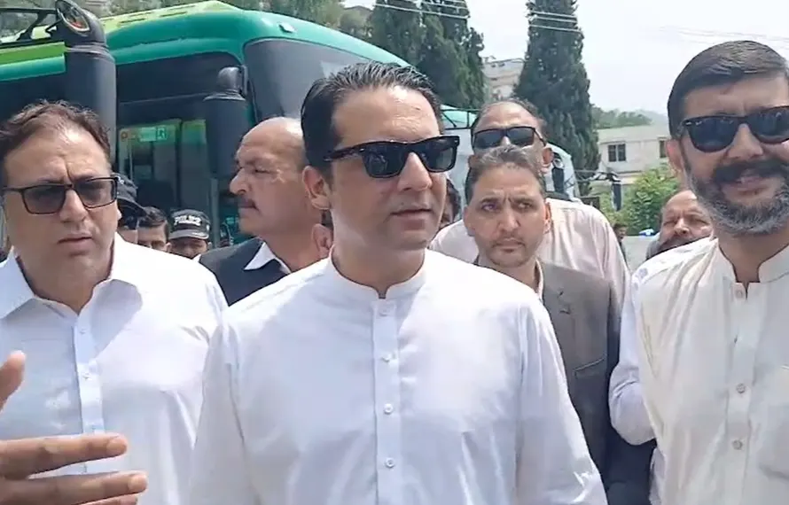 وزیراعظم آزاد کشمیر بیرسٹر افتخار علی گیلانی نے مظفرآباد میں گرین بس سروس کا افتتاح کر دیا