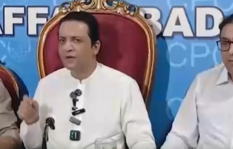 آزاد کشمیر میں وہی تبدیلی دیکھیں گے جس کی نون لیگ سےعوام توقع رکھتے ہیں، ایوانِ صحافت میں وزیراعظم بیرسٹر افتخار گیلانی کی گفتگو