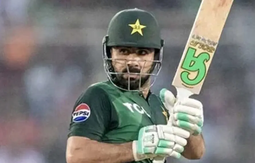 پاکستان کے قومی کرکٹر  خوشدل شاہ کی ملک چھوڑنے کی افواہوں کی سخت الفاظ میں تردید