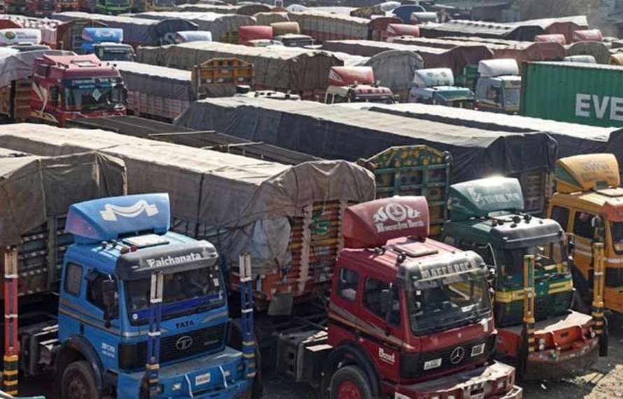 حکومت اور گڈز ٹرانسپورٹ اتحاد کے درمیان مذاکرات،پیٹرولیم قیمتیں 15 دن تک نہ بڑھانے کا فیصلہ