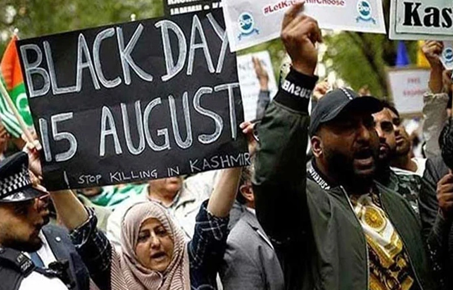 بھارت کے یوم آزادی پر کشمیریوں کا یوم سیاہ، مقبوضہ وادی چھائونی میں تبدیل