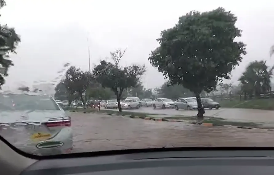 راولپنڈی اور اسلام آباد میں موسلا دھار بارش: رین ایمرجنسی نافذ، اگلے 2 سے 4 گھنٹے انتہائی اہم !