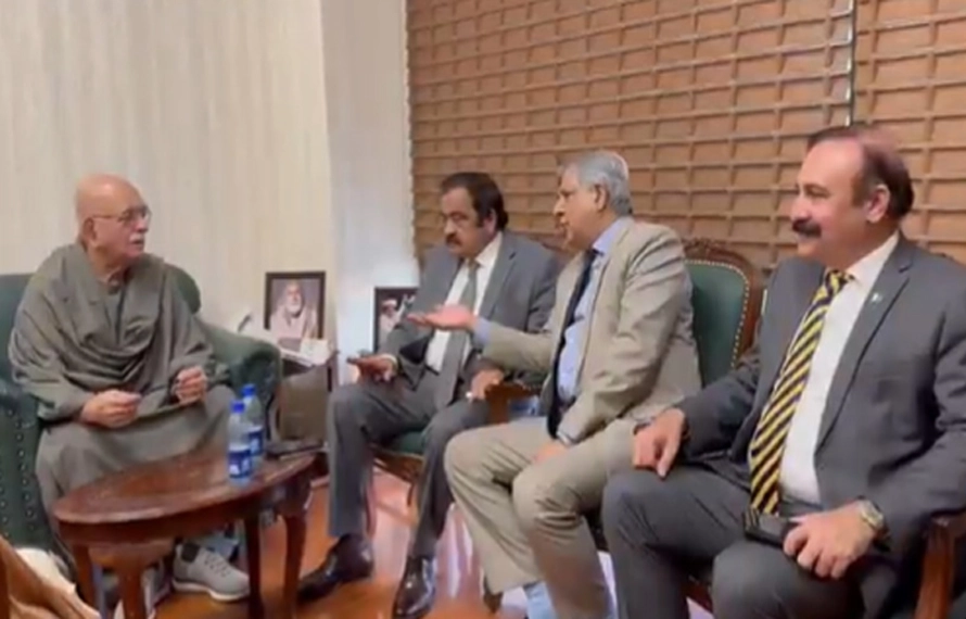 برف پگھلنا شروع؟ وفاقی وزراء کی اپوزیشن رہنماؤں سے اہم ملاقات