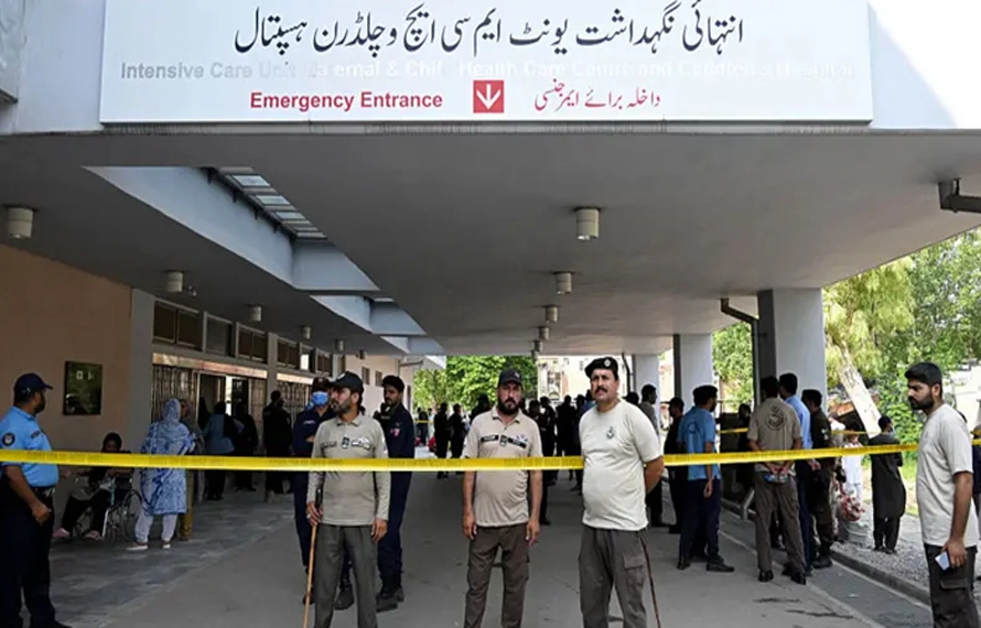 پمز سانحہ،بچوں کی میتیں ورثاء کے حوالے، وزیر صحت وسائل نہ ہونے کا رونا رونے لگے