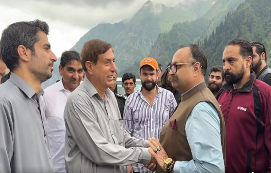 تنویر الیاس اور شاہ غلام قادر کو کلائوڈ برسٹ، پتھرائو پر واپس نیلم جانا پڑا