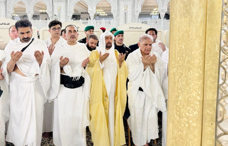 وزیراعظم شہبازشریف، فیلڈ مارشل عاصم منیر اور وزراء نے عمرہ کی سعادت حاصل کر لی