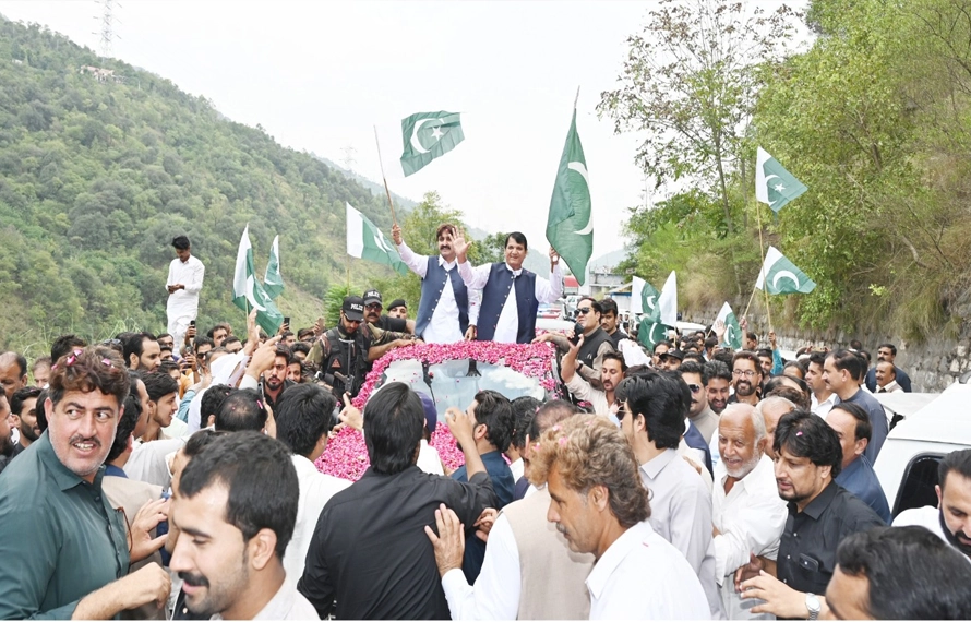 انجینئر امیر مقام مظفرآباد پہنچ گئے،کشمیری عوام جلد تبدیلی محسوس کرینگے،وفاقی وزیر