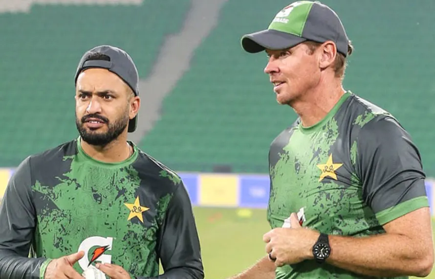 پاکستان کرکٹ ٹیم کے باؤلنگ کوچ ایشلے نوفکی کا استعفیٰ، پی سی بی کا نئے کوچ کے لیے اشتہار جاری