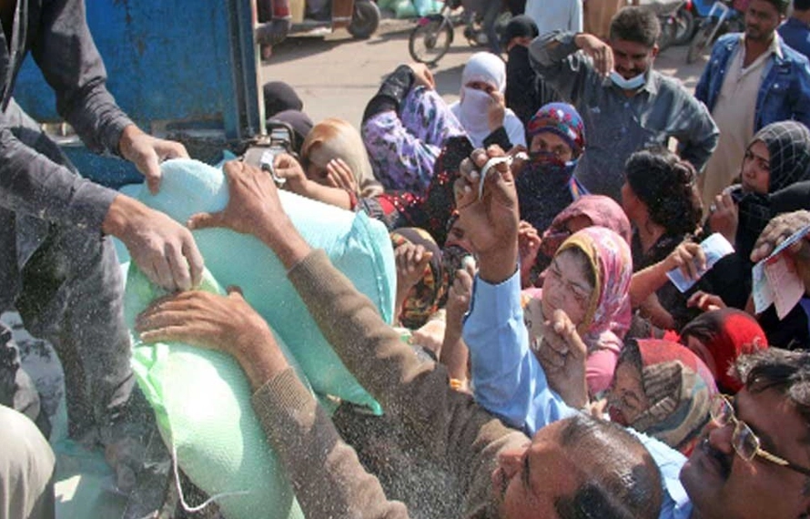 حویلی:آٹے کا بحران شدت اختیار کرگیا،شہری دربدر ٹھوکریں کھانے پر مجبور