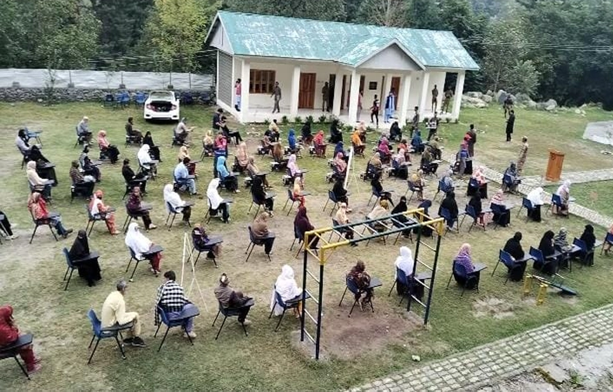 لیپا ویلی : پاک فوج اور کشمیر آرفن ٹرسٹ کے تعاون سے سلائی مشینیں تقسیم