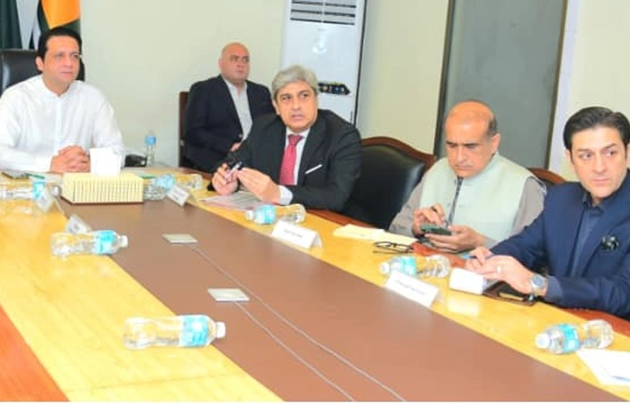 دانش سکولوں کی تعمیر، وزیراعظم افتخار گیلانی کو بریفنگ، سہولیات فراہمی کا فیصلہ