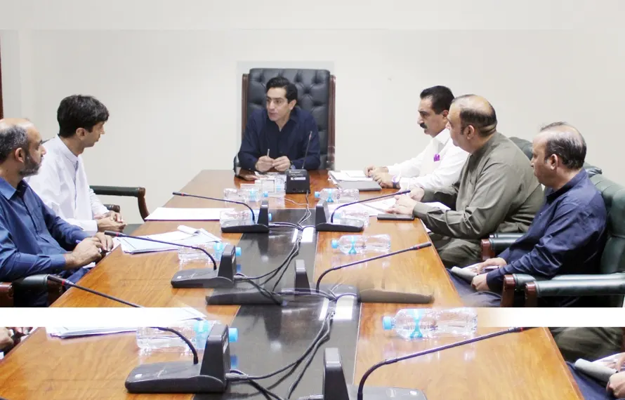 میرپور: گرین بس ٹرمینل کی تعمیراتی سرگرمیاں، کمشنر میرپور ڈویژن کی زیر صدارت اہم اجلاس