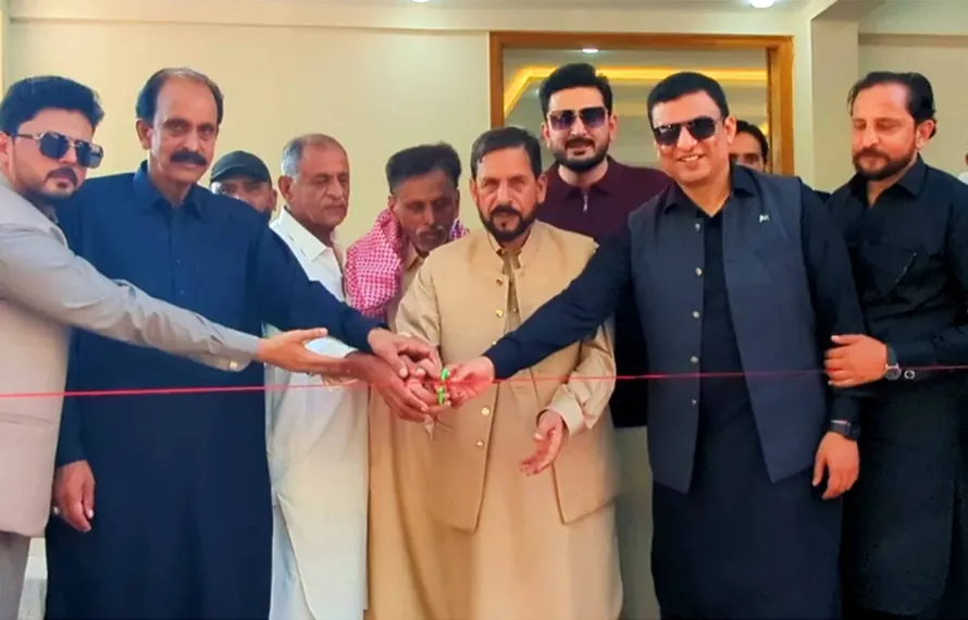 معروف بزنس مین ملک اویس اعوان نے آزاد کشمیر میں پہلے پراجیکٹ “سیف علی اعوان آرکیڈ” کا افتتاح کر دیا