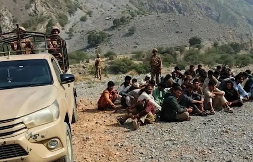 بلوچستان میں سکیورٹی فورسز کا بڑا آپریشن، خواتین اور بچوں سمیت 103 غیر قانونی افغان باشندے گرفتار