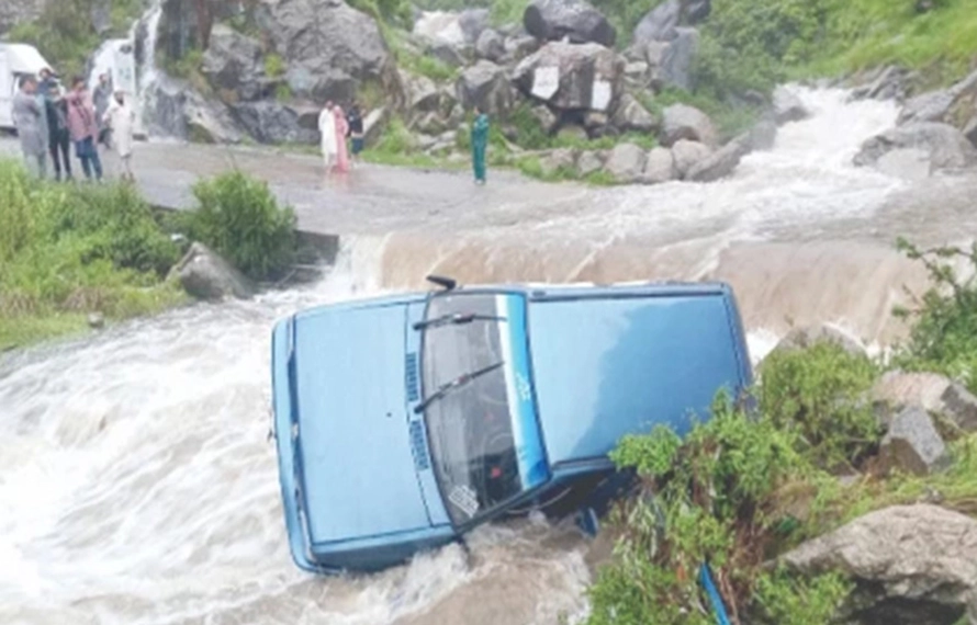 مانسہرہ اور بٹگرام میں طوفابی بارش، سیلابی ریلوں سے تباہی،2افراد جاں بحق،2بچے لاپتہ