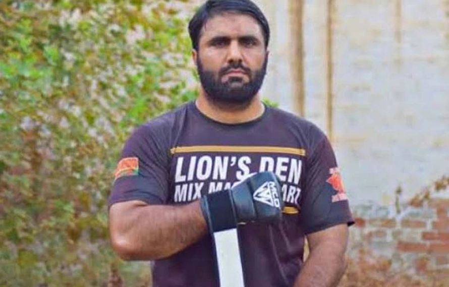 پاکستان کے مارشل آرٹسٹ عرفان محسود نے نیا ورلڈ ریکارڈ قائم کر دیا