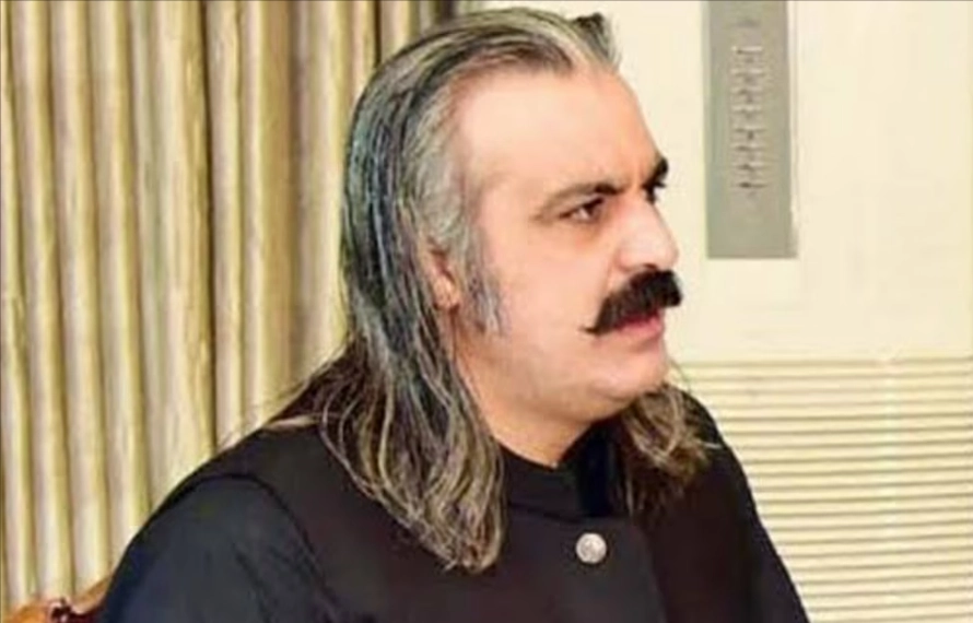 اقتدار کا سایہ ہٹتے ہی علی امین گنڈا پور منظرِ عام سے غائب، قانونی گرفت سے بچنے کی کوششیں تیز