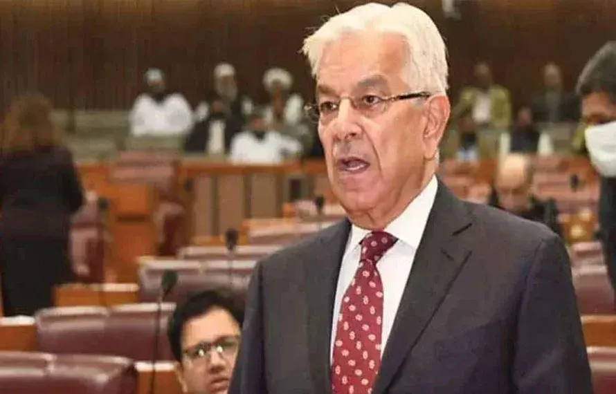 شرم و حیا کا درس دینے والے اپنے ماضی پر نظر ڈالیں،خواجہ آصف کا فضل الرحمان کو کرارا جواب