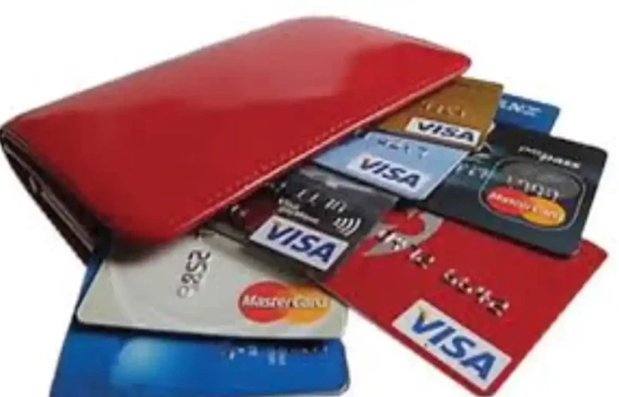 ڈیبٹ کارڈ ختم، مستقبل قریب میں موبائل ہی بینک بن جائےگا