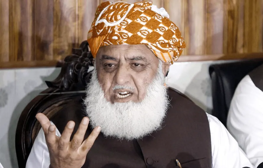 کشمیر کمیٹی کی 10 سالہ سربراہی، کروڑوں کا بجٹ اور صرف 24 اجلاس: فضل الرحمان کی کارکردگی پر سنگین سوالات