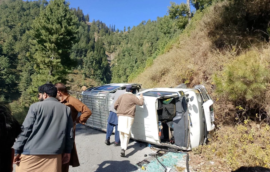 وادی لیپا، مسافروں سے بھرا ٹیوٹا ہائی ایس حادثے کا شکار
